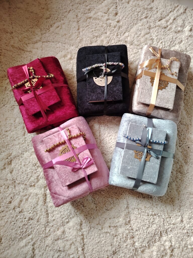 طقم الصلاة القطيفة